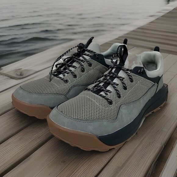 Athletic_Shoes